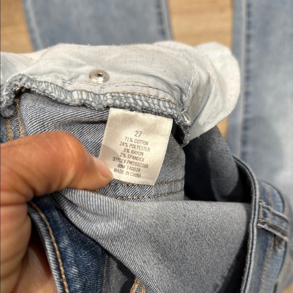 Harper Heritage Size 27 Francesca's Collections  Flare Denim Distressed Details - Picture 9 of 9